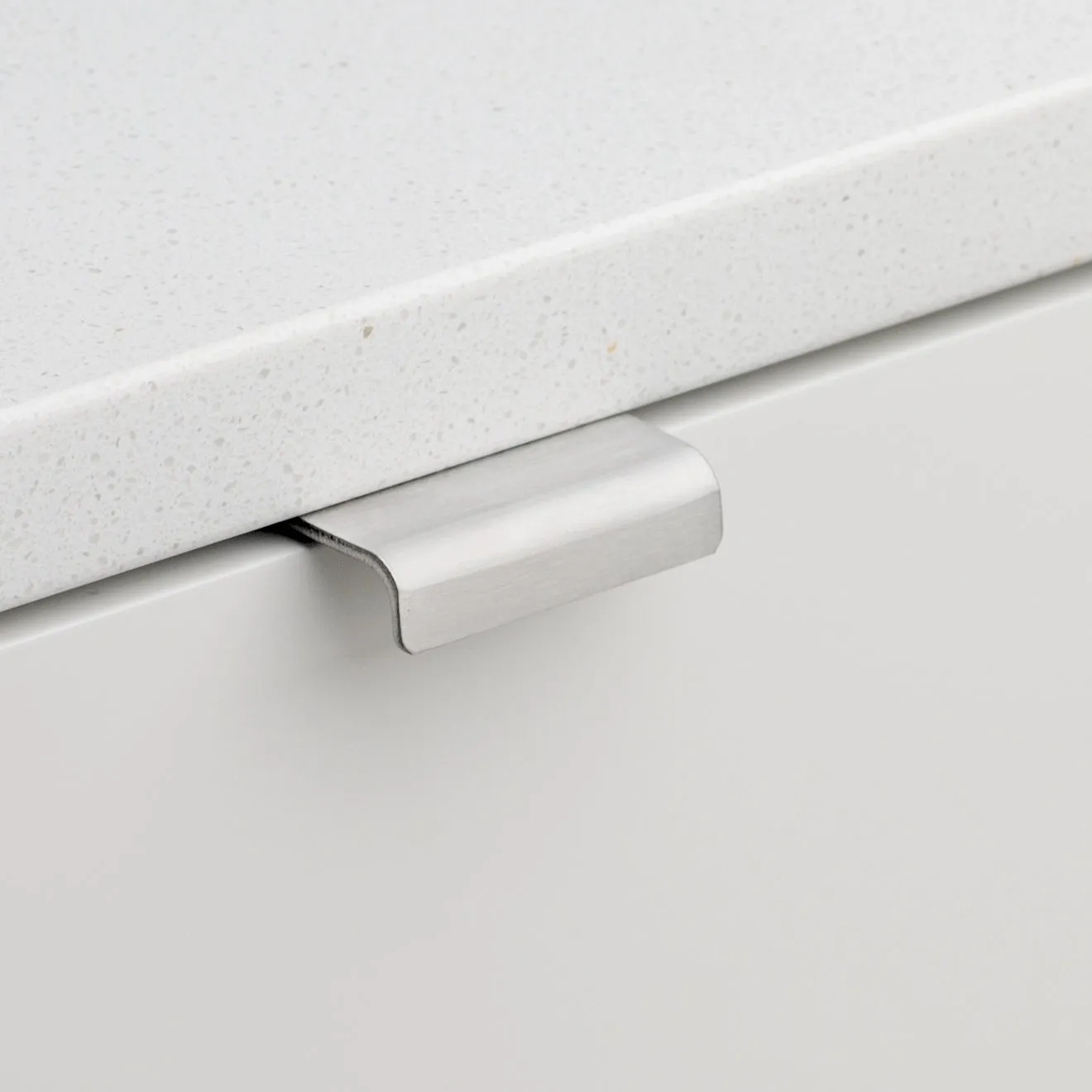 KETHY DL2132 CABINET MODENA HORIZONTAL EDGE PULL 40MM